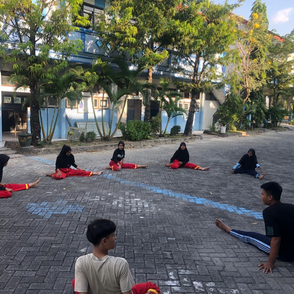 EKSTRA TAPAK SUCI